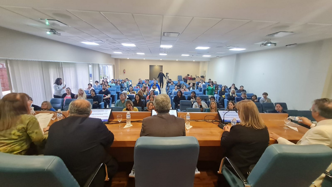 Acto de entrega de certificados correspondientes al Tramo de Formación Pedagógica de Nivel Superior dictado por el Instituto Superior de Formación y Capacitación Docente de la FEB a través del convenio especifico con el Sindicato de Salud Pública.