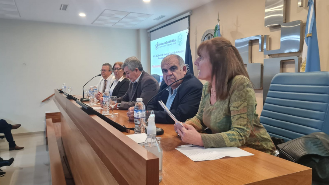 Acto de entrega de certificados correspondientes al Tramo de Formación Pedagógica de Nivel Superior dictado por el Instituto Superior de Formación y Capacitación Docente de la FEB a través del convenio especifico con el Sindicato de Salud Pública.