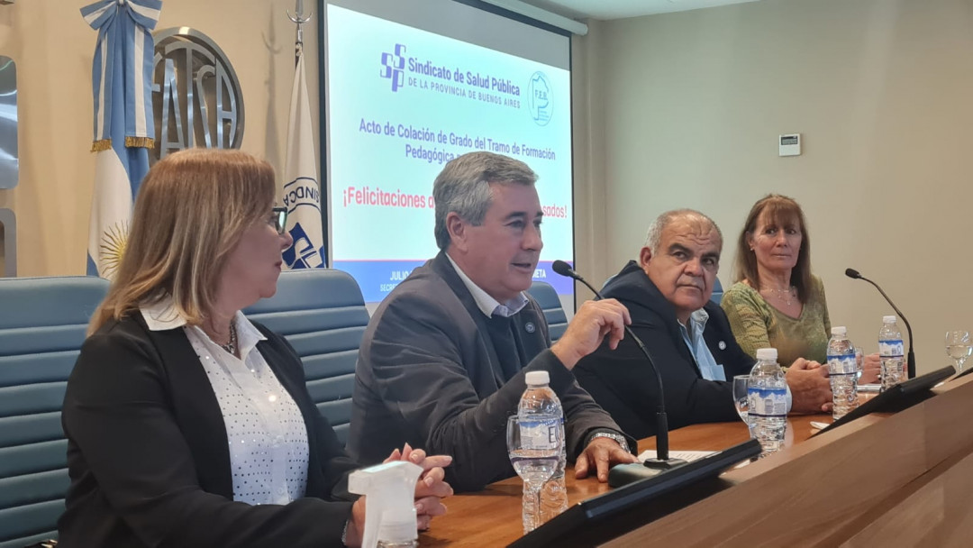 Acto de entrega de certificados correspondientes al Tramo de Formación Pedagógica de Nivel Superior dictado por el Instituto Superior de Formación y Capacitación Docente de la FEB a través del convenio especifico con el Sindicato de Salud Pública.