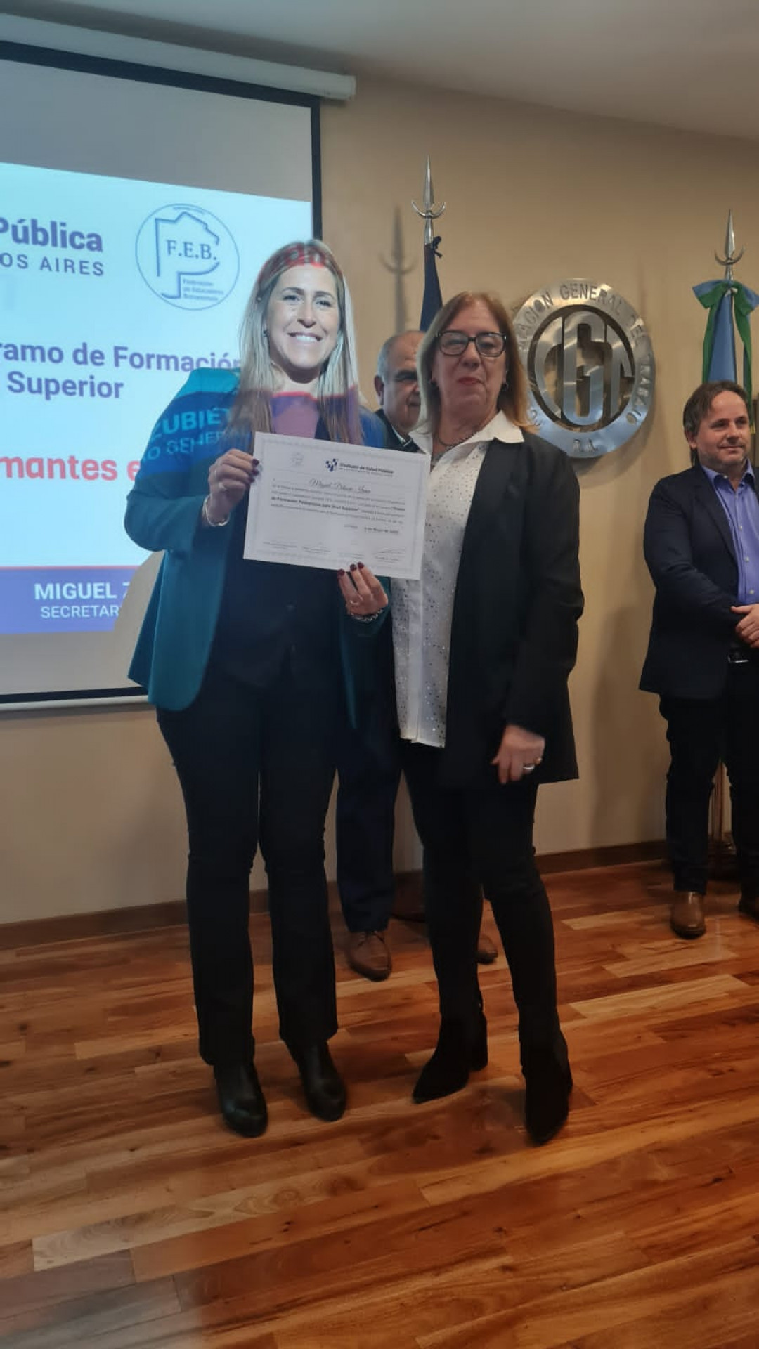 Acto de entrega de certificados correspondientes al Tramo de Formación Pedagógica de Nivel Superior dictado por el Instituto Superior de Formación y Capacitación Docente de la FEB a través del convenio especifico con el Sindicato de Salud Pública.